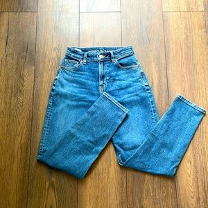 AE mom jeans! Super cute, only worn once like new!